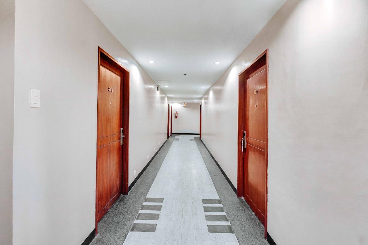 RedDoorz Plus near Mango Avenue Cebu Bagian luar foto